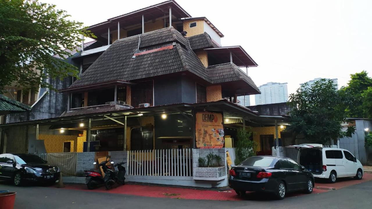 Mayestik Guest House Syariah Jacarta Exterior foto
