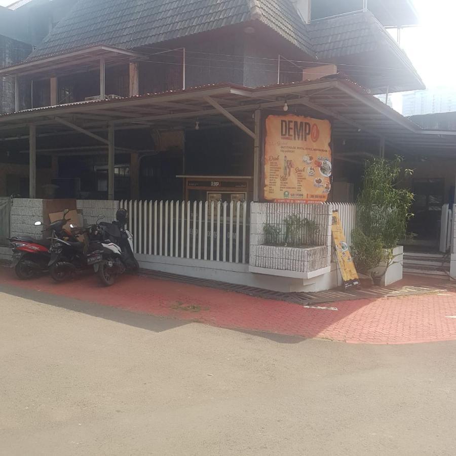 Mayestik Guest House Syariah Jacarta Exterior foto
