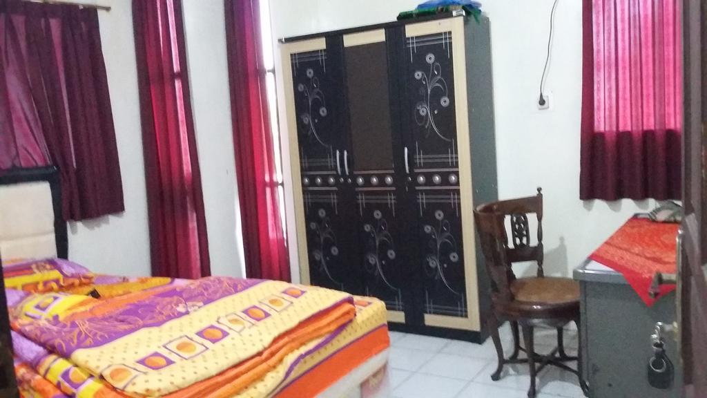 Mayestik Guest House Syariah Jacarta Exterior foto