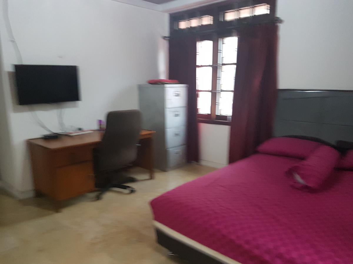 Mayestik Guest House Syariah Jacarta Exterior foto